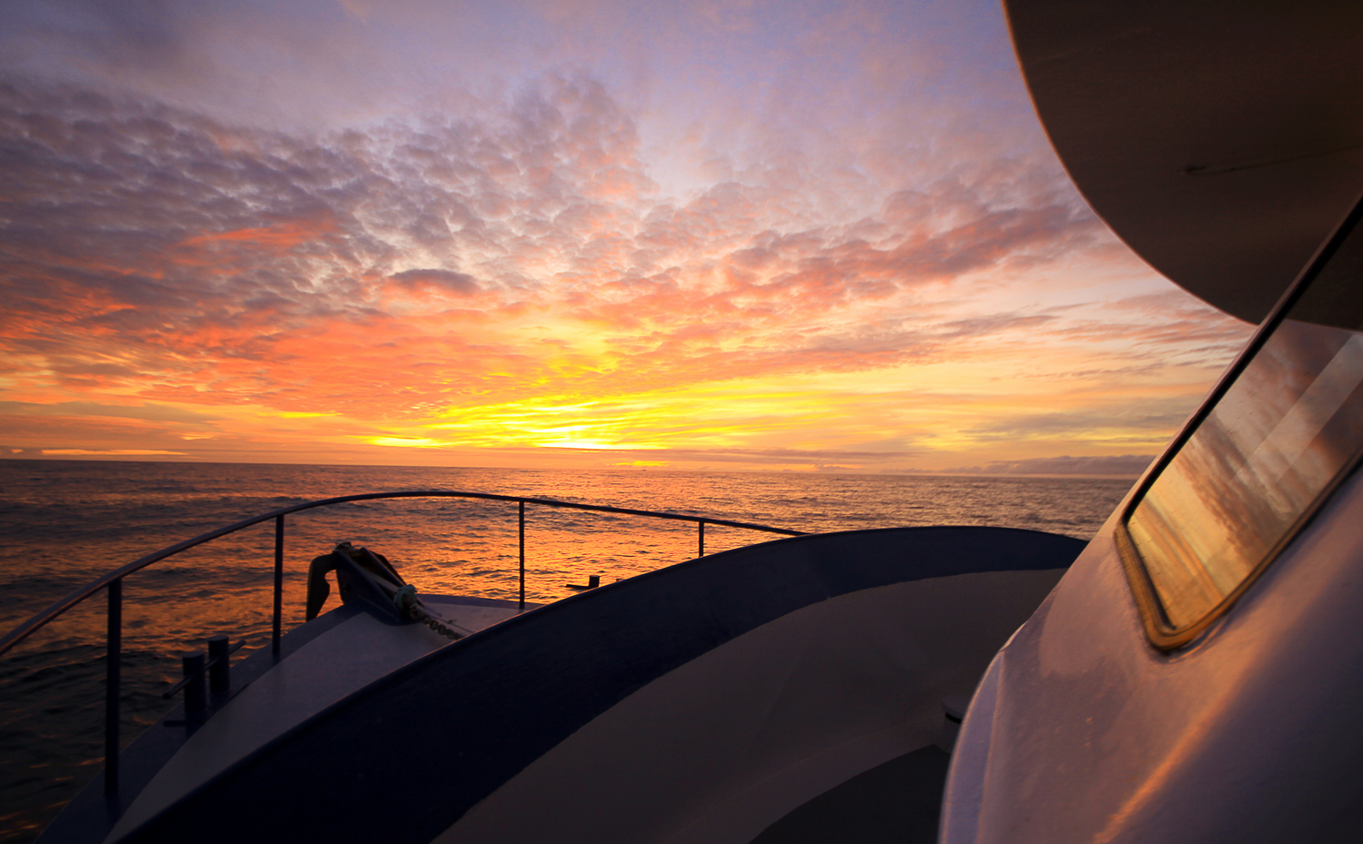 Photo of sunset of boat